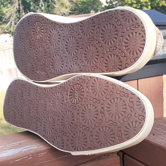 UGG suade slip ons sz 6 1/2 women - Picture 10 of 12